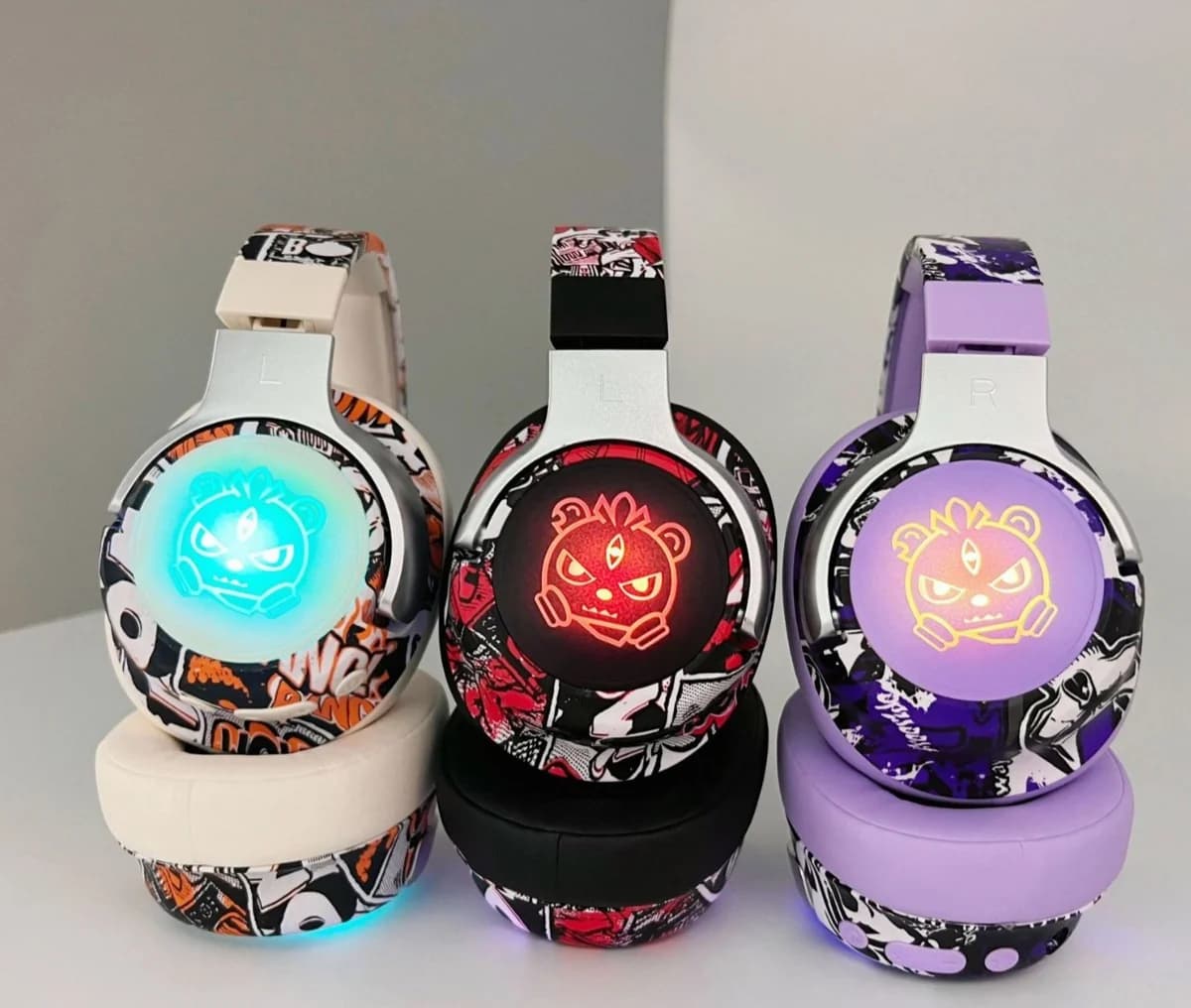 หูฟังบลูทูธแบบครอบหู ลายกราฟฟิตี้ พร้อมไฟ RGB และไมโครโฟน